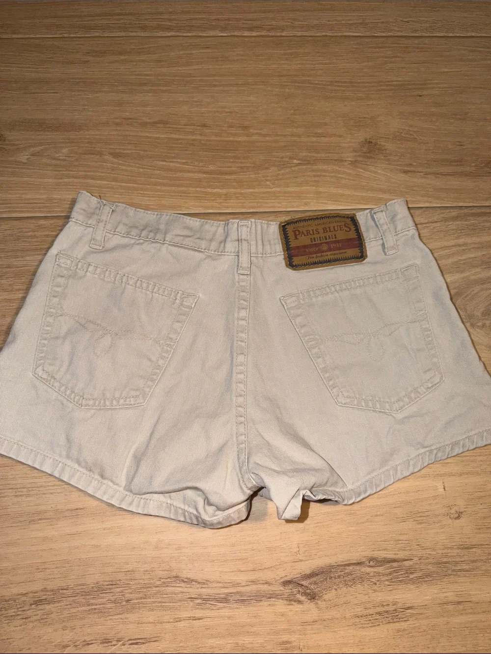 Paris Blues Cream low-Rise khaki shorts y2k style size 1